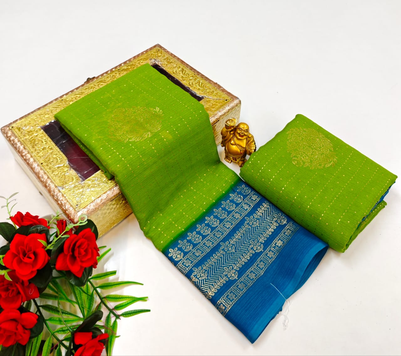 Zig Zag Foil Print Saree with Contrast Pallu and Jari Border